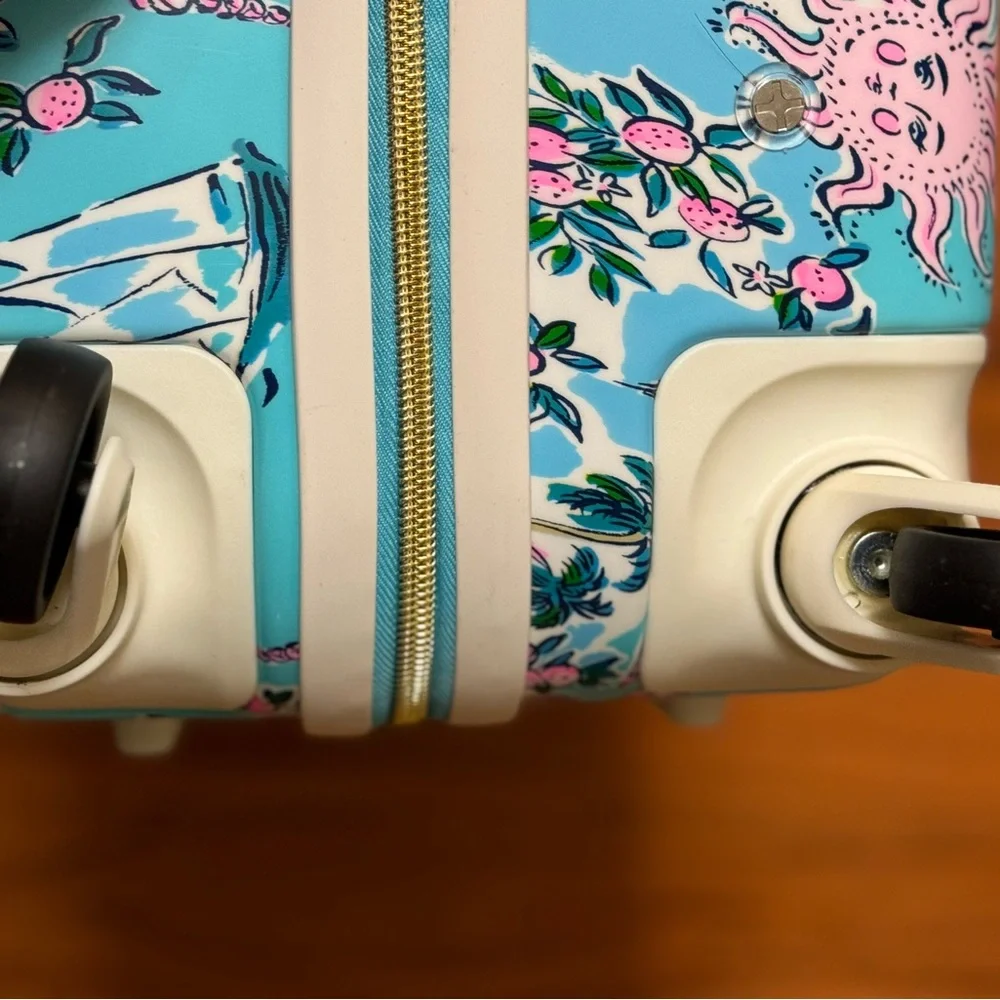 Lilly Pulitzer suitcase NEW in Florida blue print - Picture 9 of 13